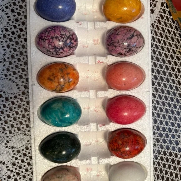 Ceramic Eggs Collection  Speckled Solids Colors (12 Eggs) - Picture 3 of 6
